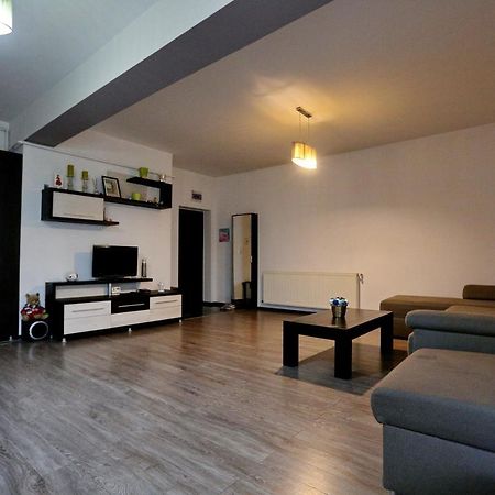 Appartement Bloc Izvor à Piteşti Extérieur photo