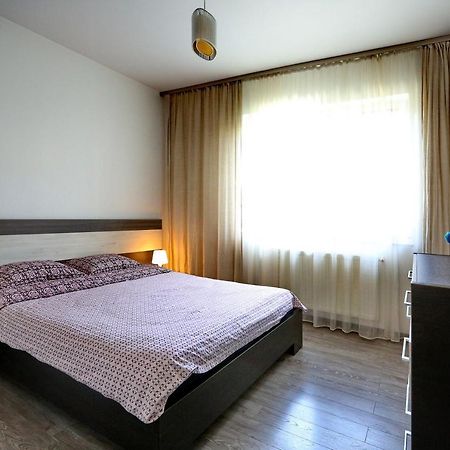 Appartement Bloc Izvor à Piteşti Extérieur photo
