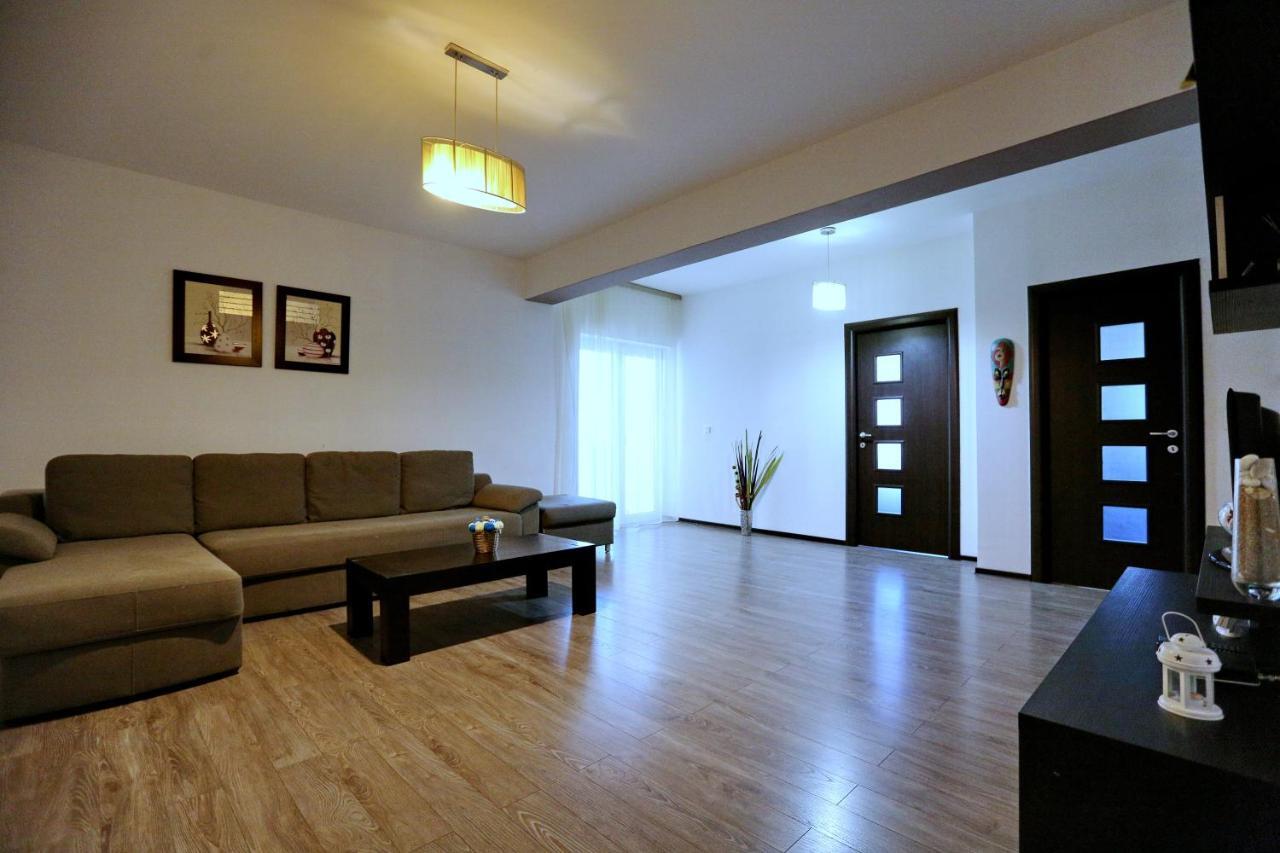 Appartement Bloc Izvor à Piteşti Extérieur photo