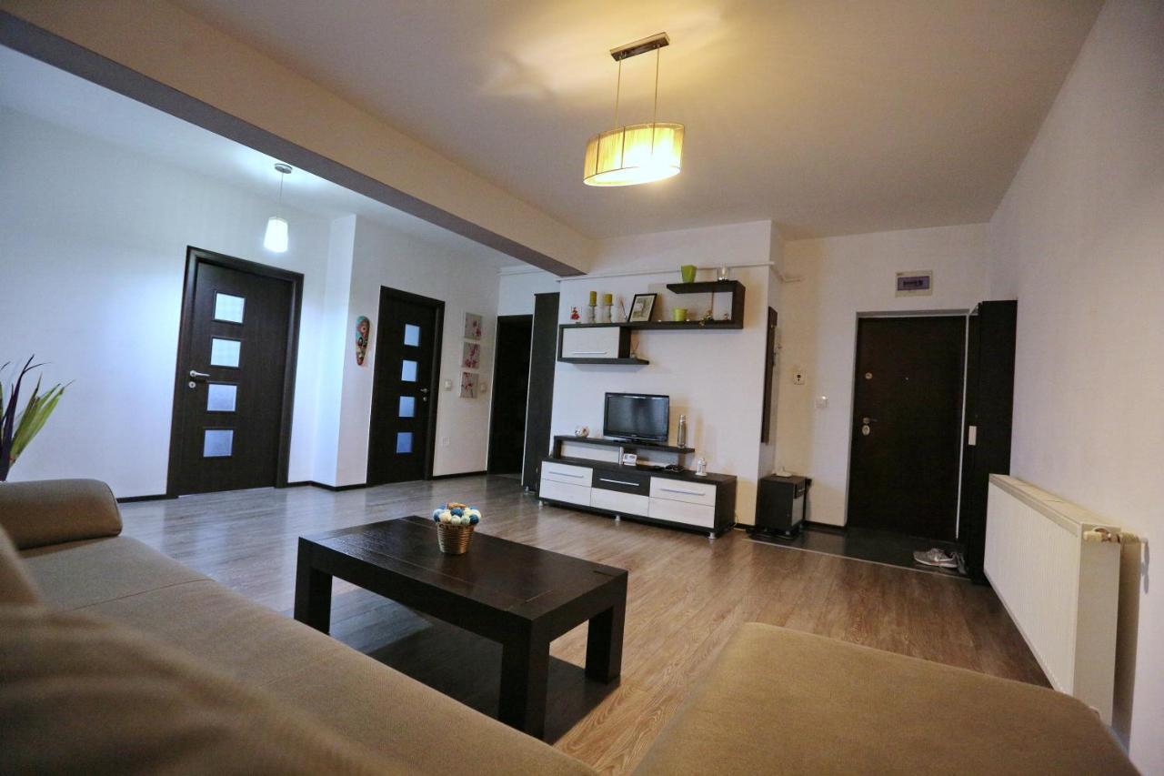 Appartement Bloc Izvor à Piteşti Extérieur photo