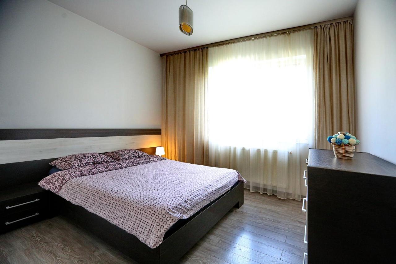 Appartement Bloc Izvor à Piteşti Extérieur photo