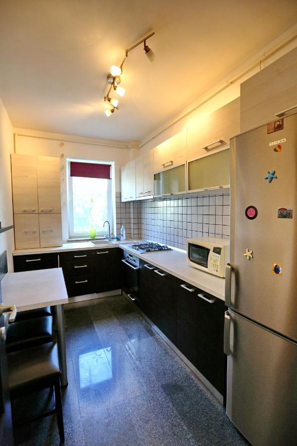 Appartement Bloc Izvor à Piteşti Extérieur photo