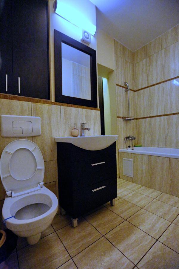 Appartement Bloc Izvor à Piteşti Extérieur photo